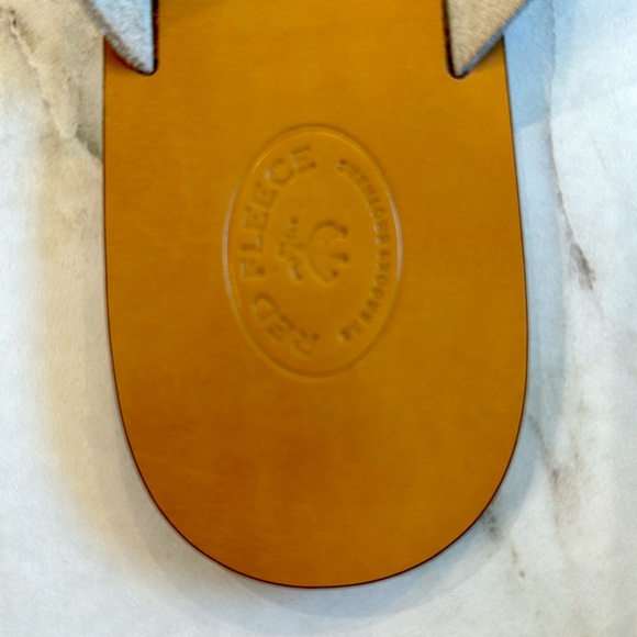 Brooks Brothers Red Fleece Soft Leather Sandals - Picture 2 of 3